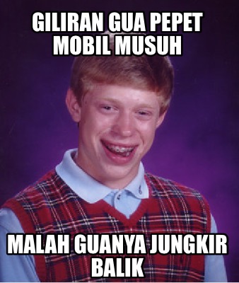 giliran-gua-pepet-mobil-musuh-malah-guanya-jungkir-balik